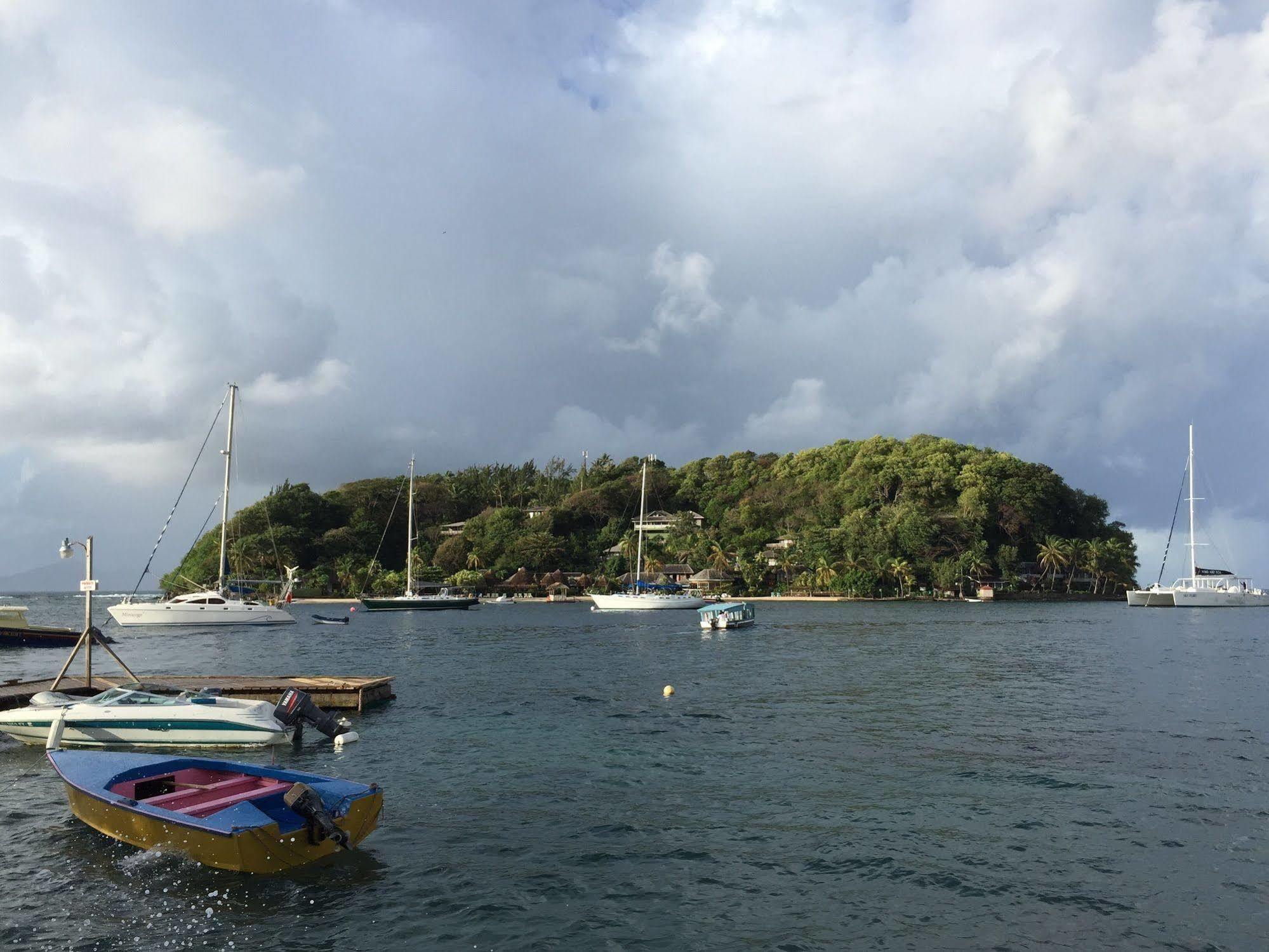 Young Island Resort Calliaqua 外观 照片
